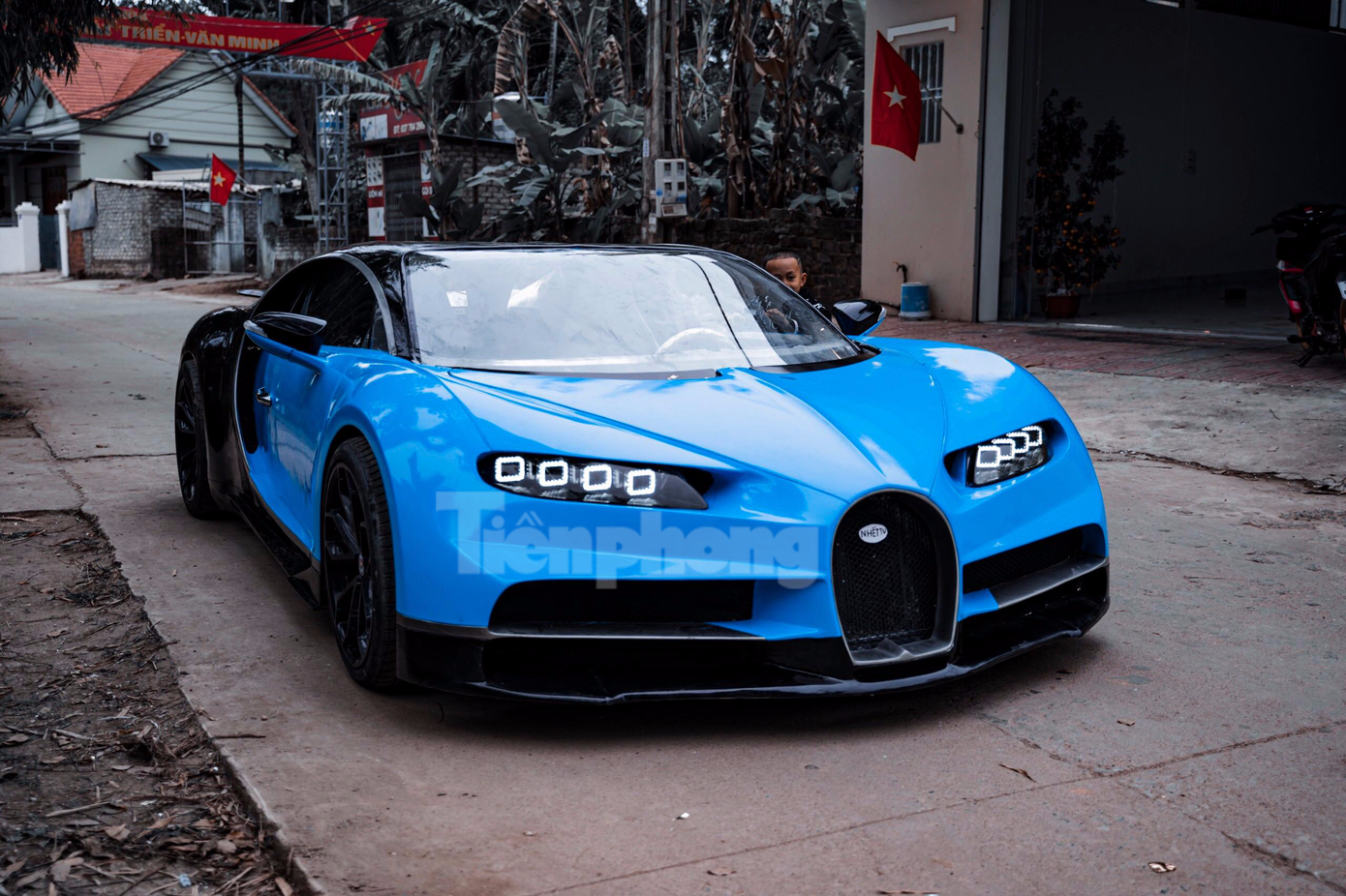Cả nhóm đều khẳng định chiếc Chiron tự chế (dưới) có chất lượng tốt hơn hẳn so với chiếc Ferrari 488 GTB (trên).