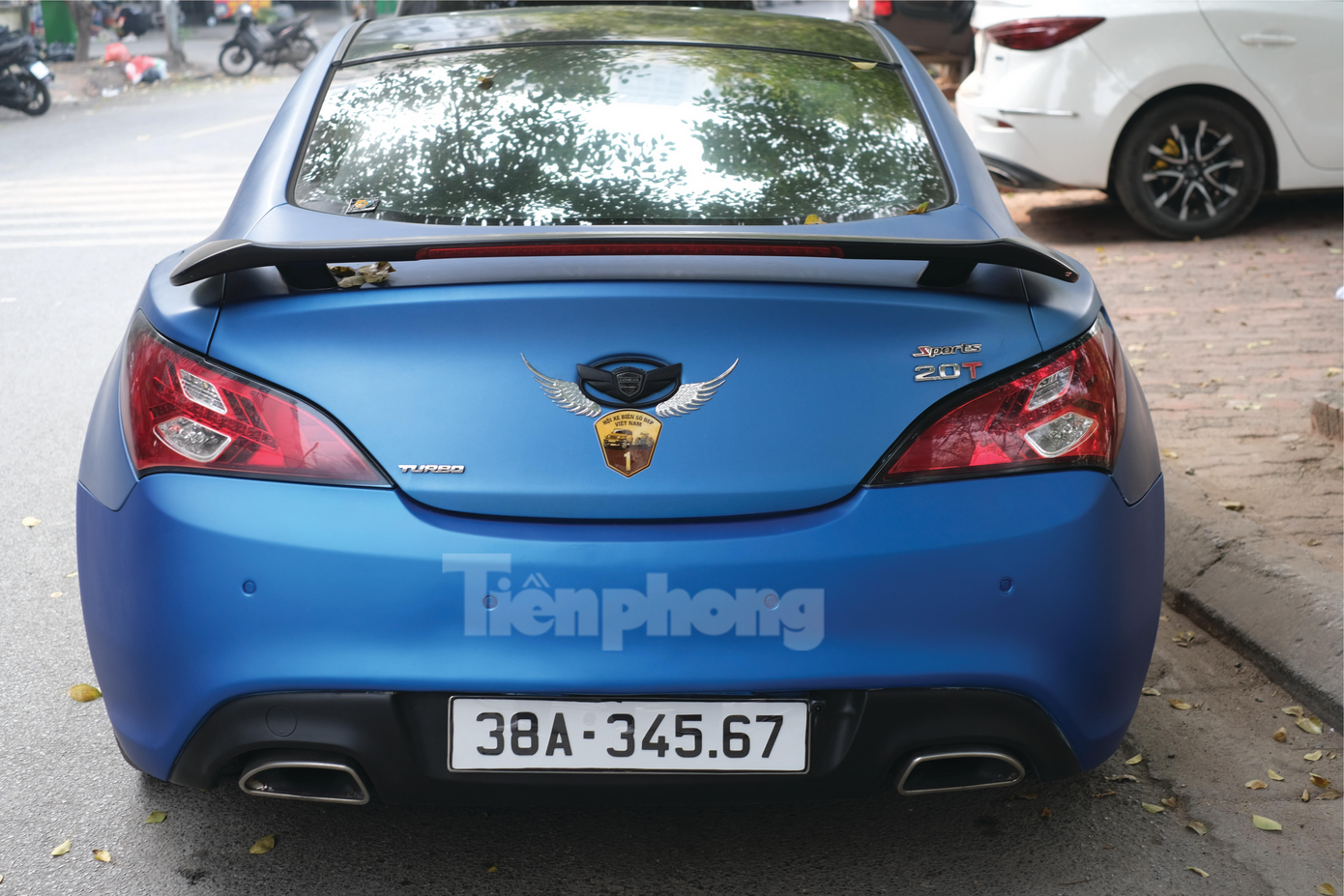 Cận cảnh biển số tiến đều của chiếc xe. Cận cảnh biển số tiến đều của chiếc xe.