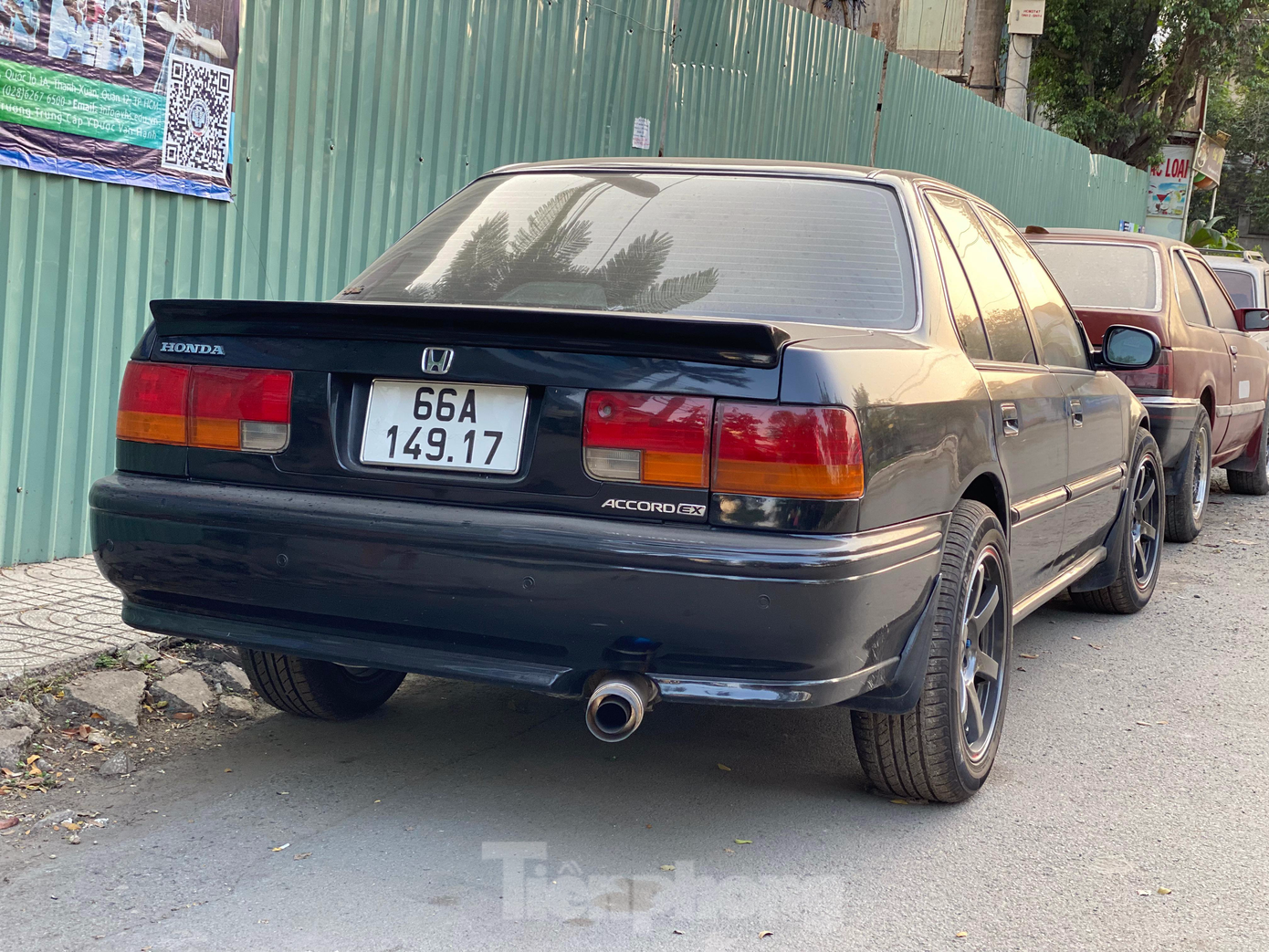 Honda Accord 1994 tùy chỉnh là phương tiện hàng ngày của anh Vinh.
