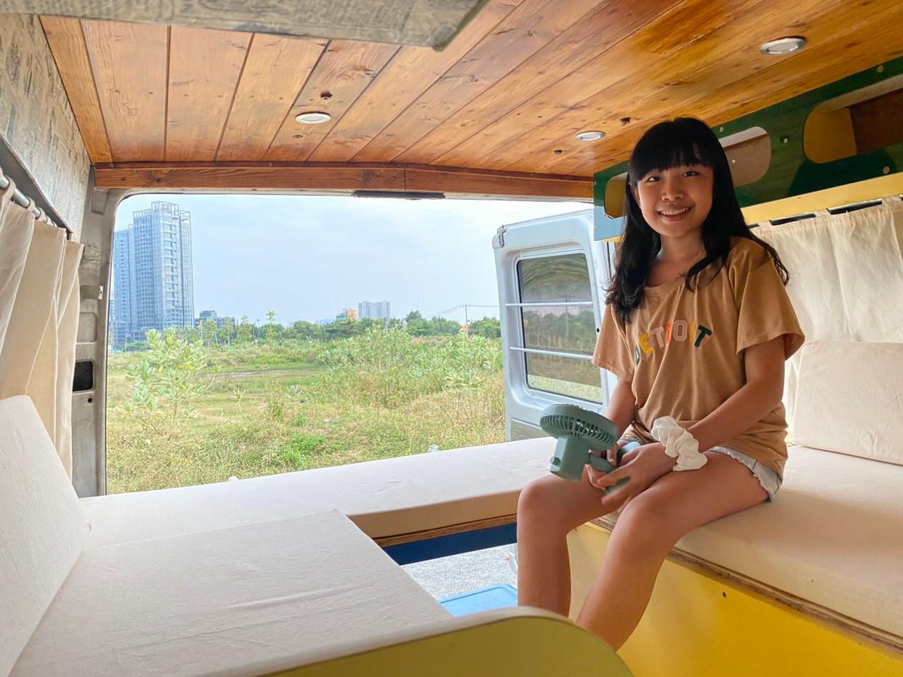 Chuyển đổi khu vực bàn ăn ( 6 người) thành giường ngủ. Chuyển đổi khu vực bàn ăn ( 6 người) thành giường ngủ.