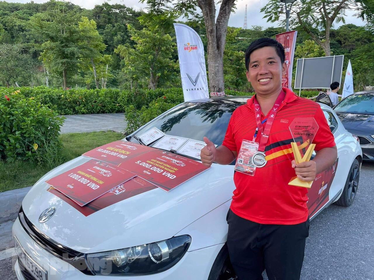 Tập trung cho xe cộ là quyết định chứa đựng nhiều chông gai của vận động viên Hoàng Đức.