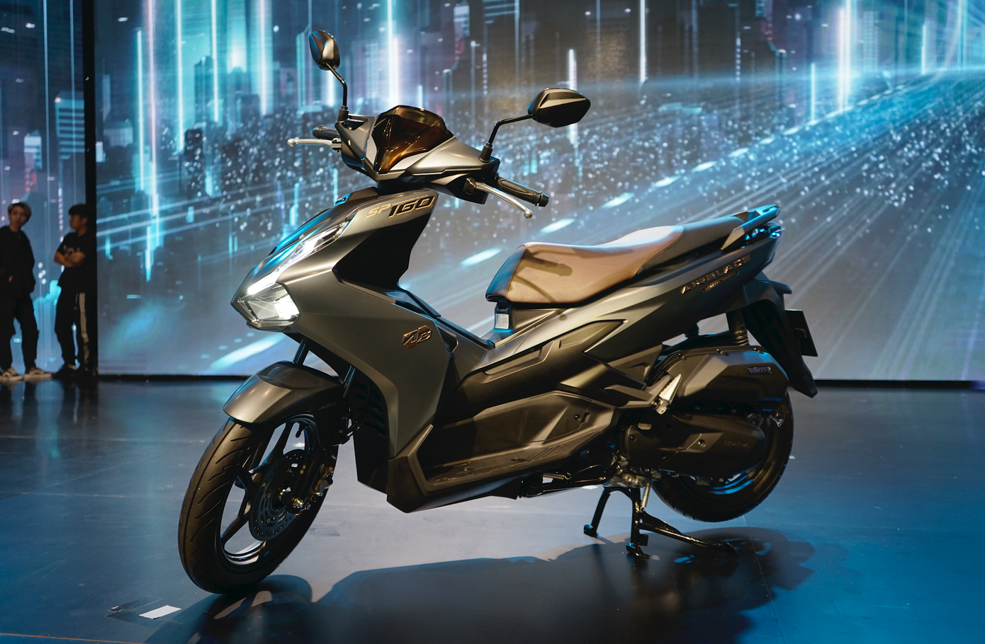 Air Blade 2023 dự kiến sẽ giải quyết được vấn đề khan hàng, tuy nhiên mức giá bán thực tế của nó vẫn đang bỏ ngỏ.