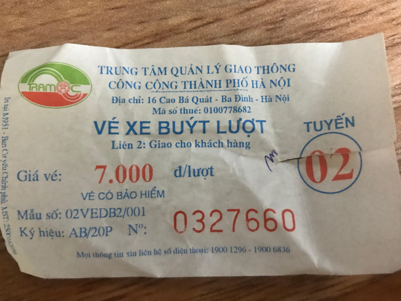 Để di chuyển từ vườn hoa Bác Cổ (Tràng Tiền) đến bến xe Yên Nghĩa (quãng đường dài 17 km), nếu không có vé tháng, người dân chỉ cần mua vé lượt với giá 7.000 đồng.