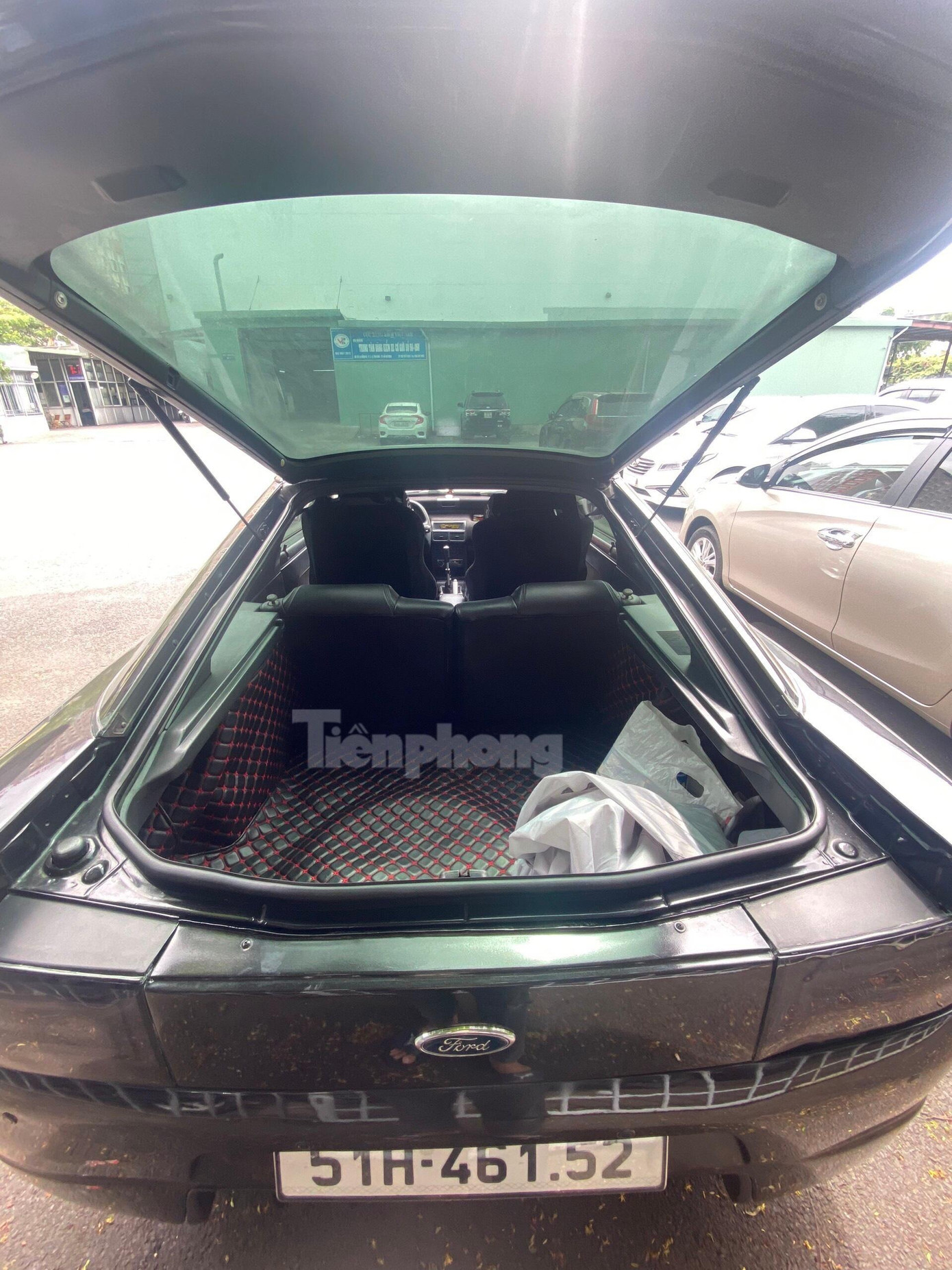 Chiếc Probe Mk1 có thiết kế hai chỗ ngồi thường có trên những mẫu siêu xe.