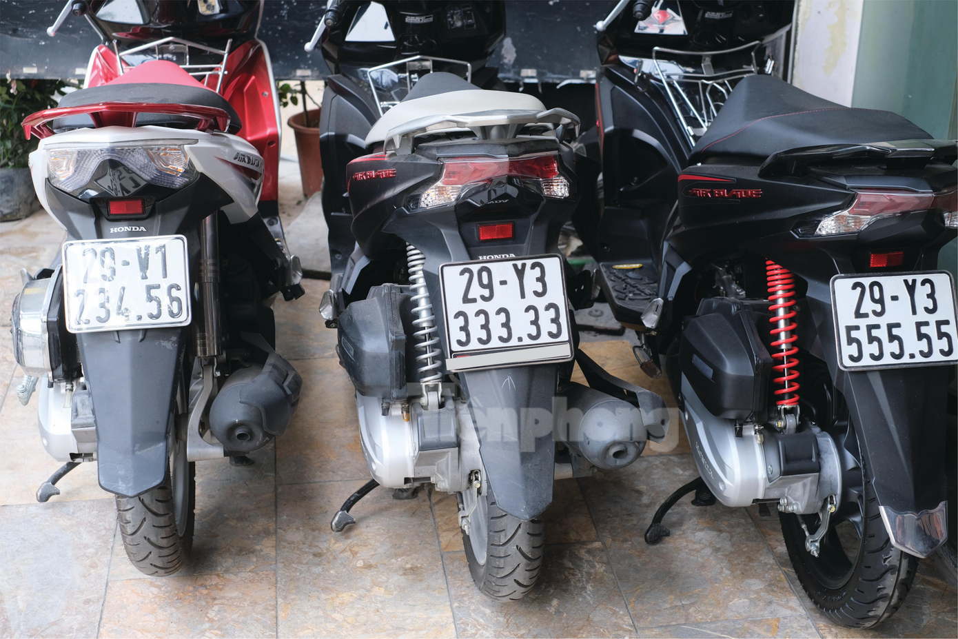 Ba chiếc xe Honda Airblade mang biển số đẹp. Ba chiếc xe Honda Airblade mang biển số đẹp.