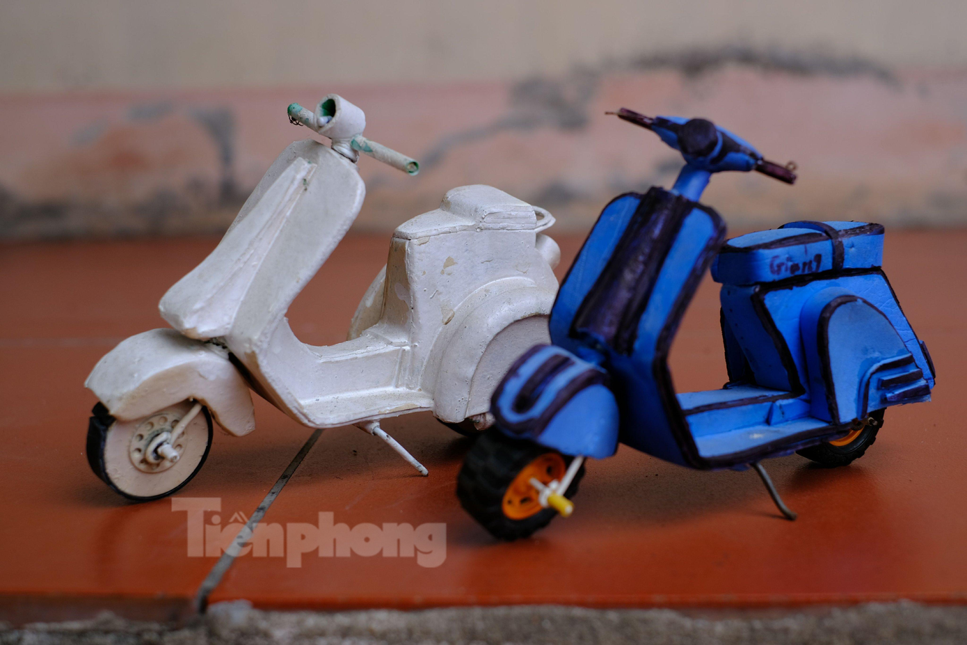 Những mẫu đồ chơi mô phỏng Vespa cổ bắt mắt.