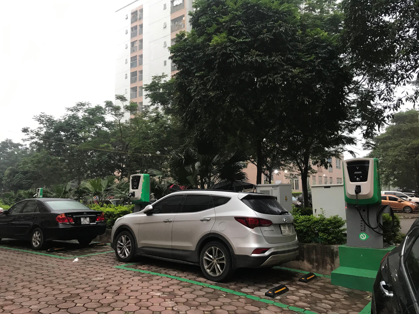 Hiện tượng này cũng đang tiếp diễn tại chung cư CT2-TP, khu đô thị Tây Nam Linh Đàm, quận Hoàng Mai, Hà Nội.