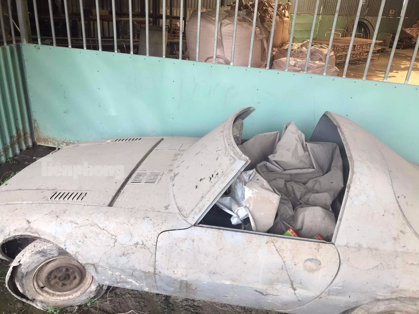 Xác và động cơ của Toyota Sports 800. Xác và động cơ của Toyota Sports 800.