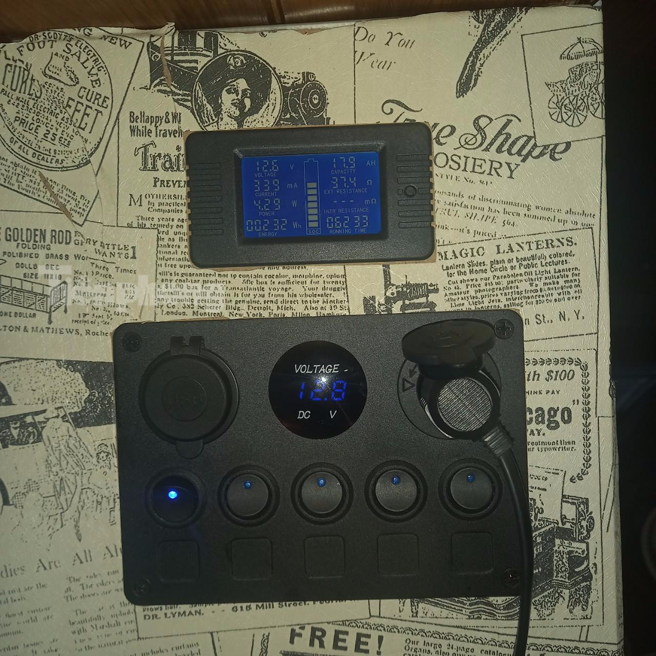 Điện nước trên xe được trang bị đầy đủ, có thiết bị đo để kiểm soát mức tiêu thụ. Điện nước trên xe được trang bị đầy đủ, có thiết bị đo để kiểm soát mức tiêu thụ.