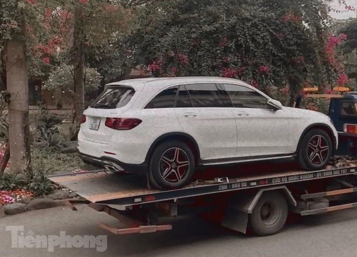 Chiếc Mercedes GLC 300 gặp lỗi chết máy. Chiếc Mercedes GLC 300 gặp lỗi chết máy.