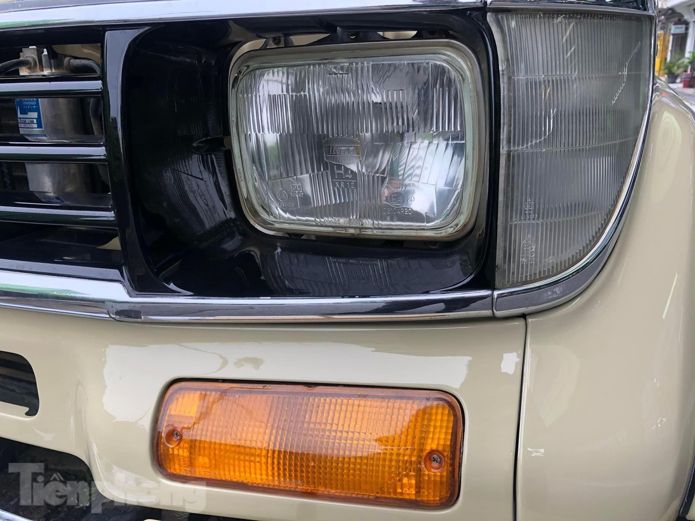 Land Cruiser Prado sử dụng đèn Halogen Koito nguyên bản.