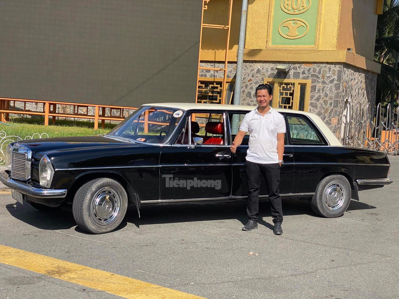 Hình ảnh anh Khang và chiếc xe từ Đức sau khi đã được phục dựng lại.