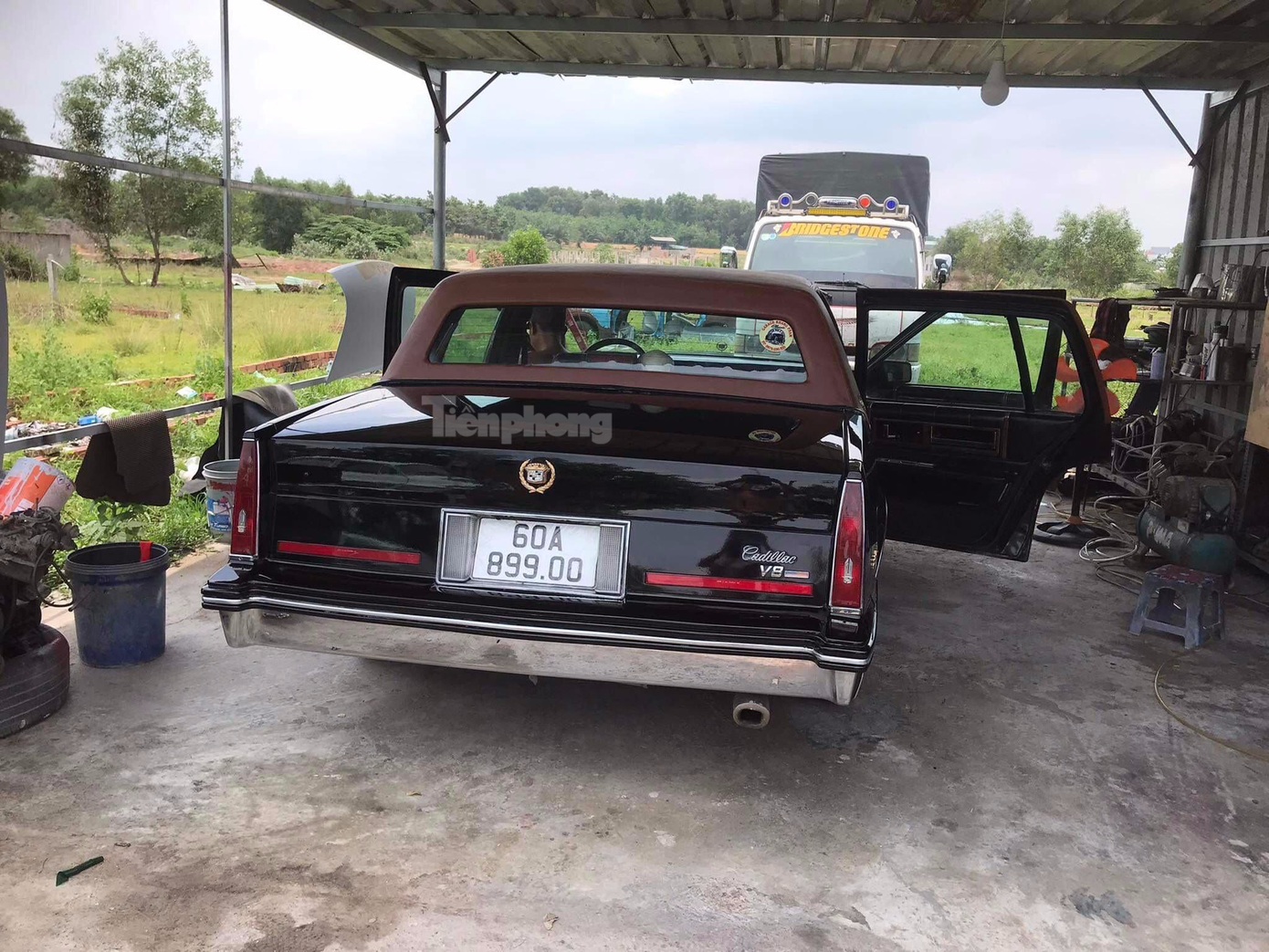 Cadillac Deville 1984 sau khi trải qua chặng đường “lột xác”.