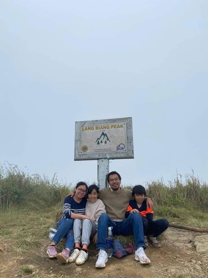 Nhờ có sự tiện dụng của chiếc xe, cả gia đình đã hoàn thành chuyến leo núi chinh phục đỉnh Langbiang (Đà Lạt). Nhờ có sự tiện dụng của chiếc xe, cả gia đình đã hoàn thành chuyến leo núi chinh phục đỉnh Langbiang (Đà Lạt).