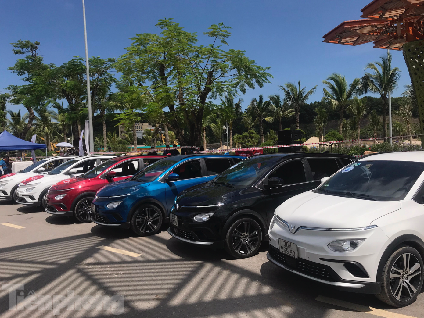 Khi tiến tới vòng chung kết, ban tổ chức sẽ cung cấp những chiếc xe điện Vinfast VF e34 nguyên bản để các vận động viên có thể tranh tài một cách công bằng. Đây là một trong những giải đua Gymkhana đầu tiên trên thế giới đã áp dụng EV trở thành phương tiện thi đấu. Do tất cả đều sử dụng một loại xe giống nhau, họ chỉ có cách sử dụng kỹ năng điều khiển điêu luyện mới có thể giành chiến thắng. Khi tiến tới vòng chung kết, ban tổ chức sẽ cung cấp những chiếc xe điện Vinfast VF e34 nguyên bản để các vận động viên có thể tranh tài một cách công bằng. Đây là một trong những giải đua Gymkhana đầu tiên trên thế giới đã áp dụng EV trở thành phương tiện thi đấu. Do tất cả đều sử dụng một loại xe giống nhau, họ chỉ có cách sử dụng kỹ năng điều khiển điêu luyện mới có thể giành chiến thắng.