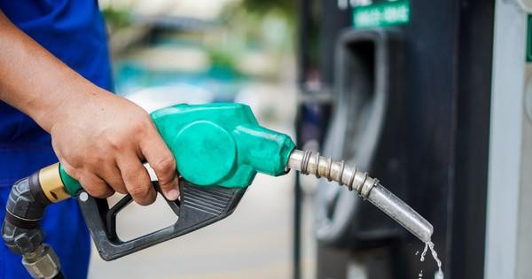 Người mua xăng cần lưu ý những mánh khóe của các nhân viên xăng dầu. Người mua xăng cần lưu ý những mánh khóe của các nhân viên xăng dầu.