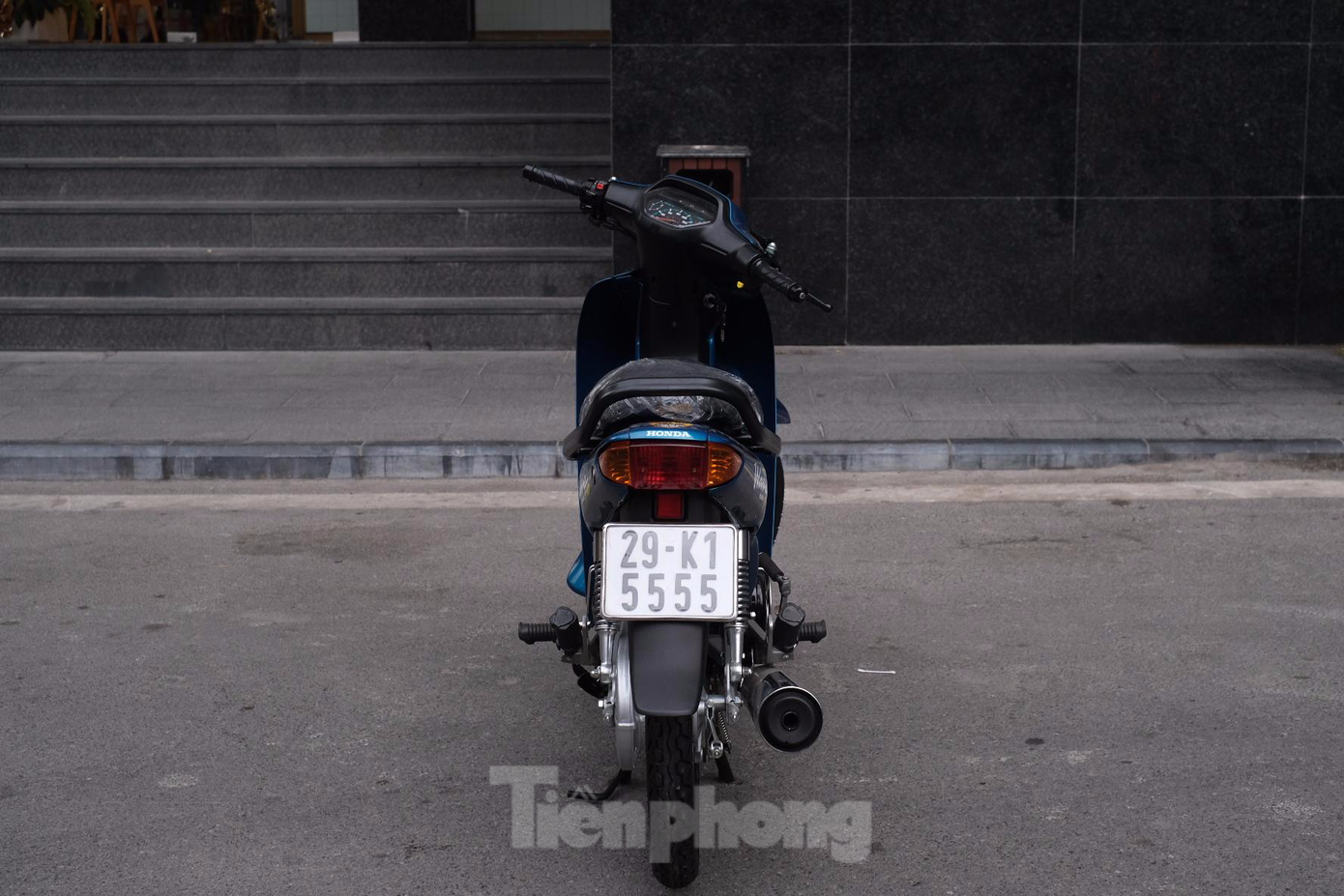 Cận cảnh biển số tứ quý của chiếc xe.