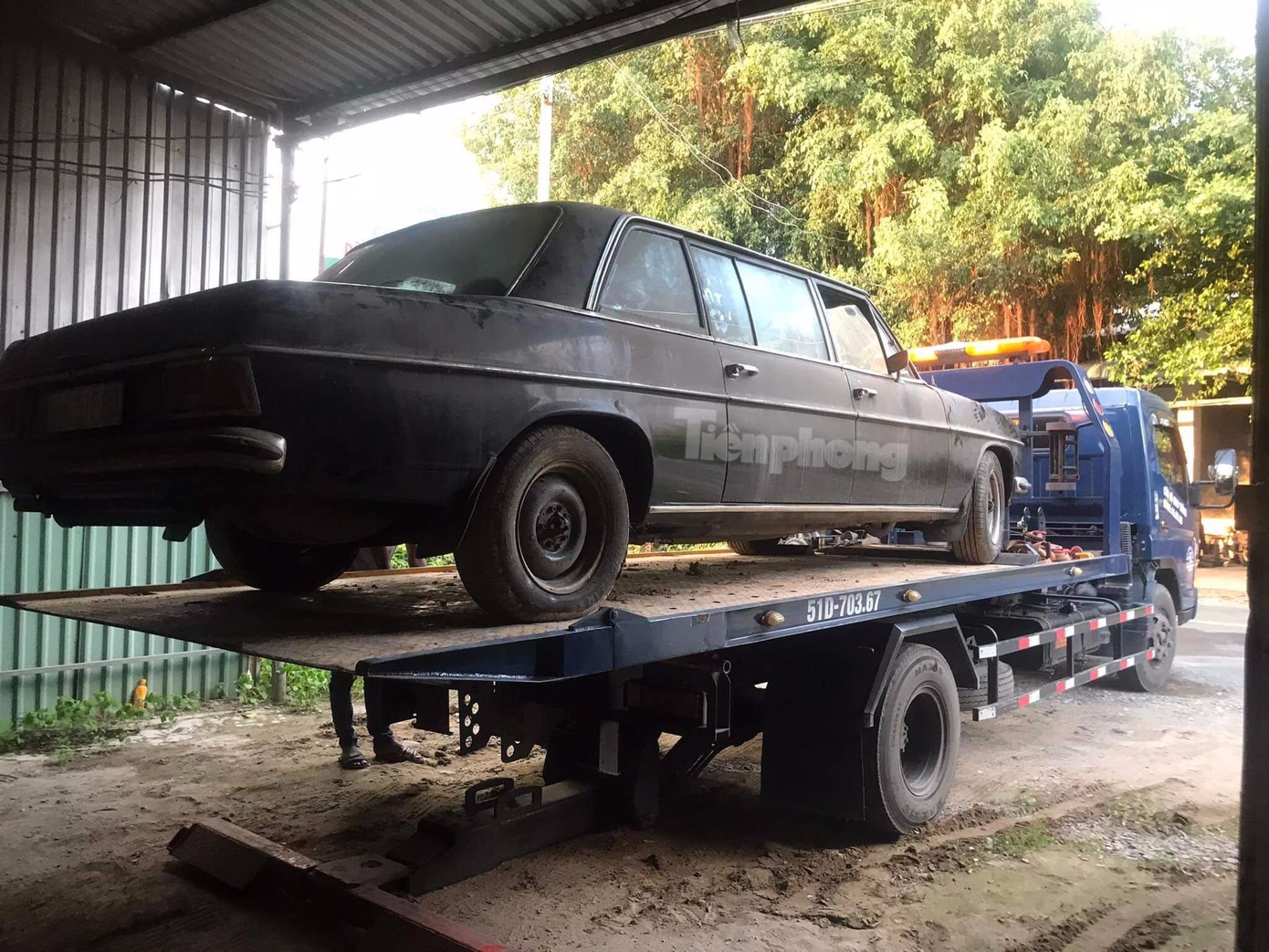 Mercedes Limousine 1969 trước khi được phục dựng.