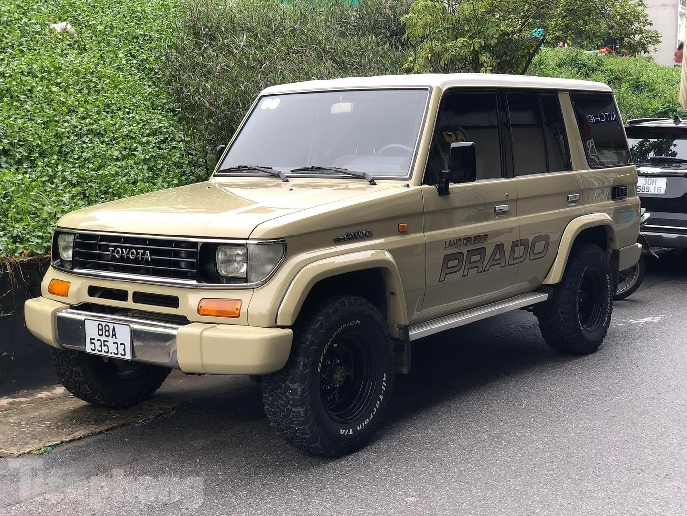 Chiếc xe vẫn sử dụng bộ mâm zin, nhưng lốp xe nay đã sử dụng loại BF Goodrich gai to, cho khả năng bám đường vượt trội.