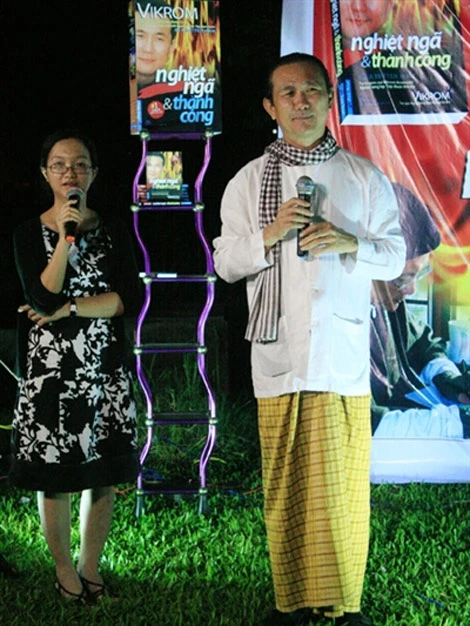 Tỷ phú Vikrom Kromadit tại buổi ra mắt cuốn tự truyện “Nghiệt ngã và thành công”, tựa đề tiếng Anh là “Be a better man” ở TP.HCM