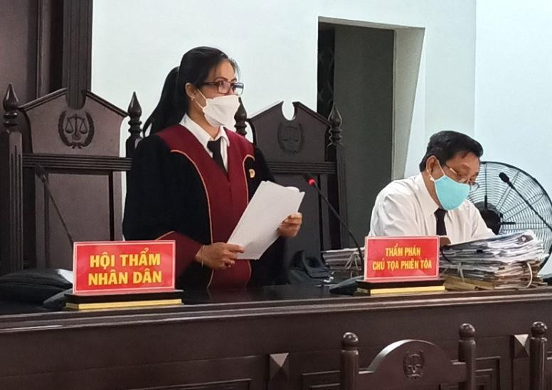 Hội đồng xét xử tuyên án.