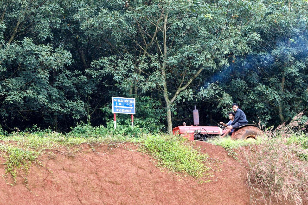 Bộ trưởng Giao thông Vận tải Nguyễn Văn Thắng yêu cầu chủ đầu tư phải hoàn thành cao tốc Dầu Giây - Phan Thiết vào 30/4 năm tới, nếu không sẽ bị xử lý.