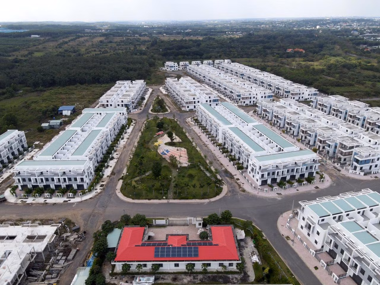 Dự án Khu dân cư Tân Thịnh toạ lạc tại xã Đồi 61, huyện Trảng Bom, tỉnh Đồng Nai. Dự án này nằm liền kề với khu du lịch sinh thái Thác Giang Điền.