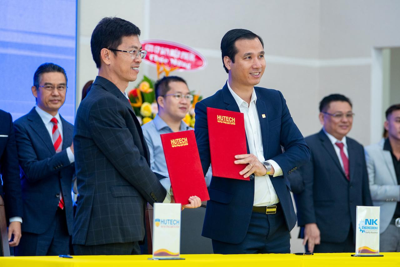 HUTECH TECHSHOW 2022 là cơ hội để sinh viên các ngành Công nghệ kỹ thuật ô tô, Kỹ thuật điện, Kỹ thuật cơ điện tử, Kỹ thuật cơ khí, Kỹ thuật điện tử - viễn thông, Kỹ thuật điều khiển & tự động hóa, Kỹ thuật y sinh. HUTECH TECHSHOW 2022 là cơ hội để sinh viên các ngành Công nghệ kỹ thuật ô tô, Kỹ thuật điện, Kỹ thuật cơ điện tử, Kỹ thuật cơ khí, Kỹ thuật điện tử - viễn thông, Kỹ thuật điều khiển & tự động hóa, Kỹ thuật y sinh.