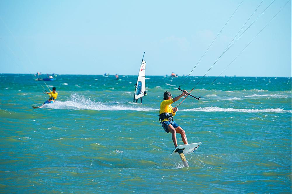 Nhiều hoạt động thể thao biển được nhiều du khách lựa chọn.