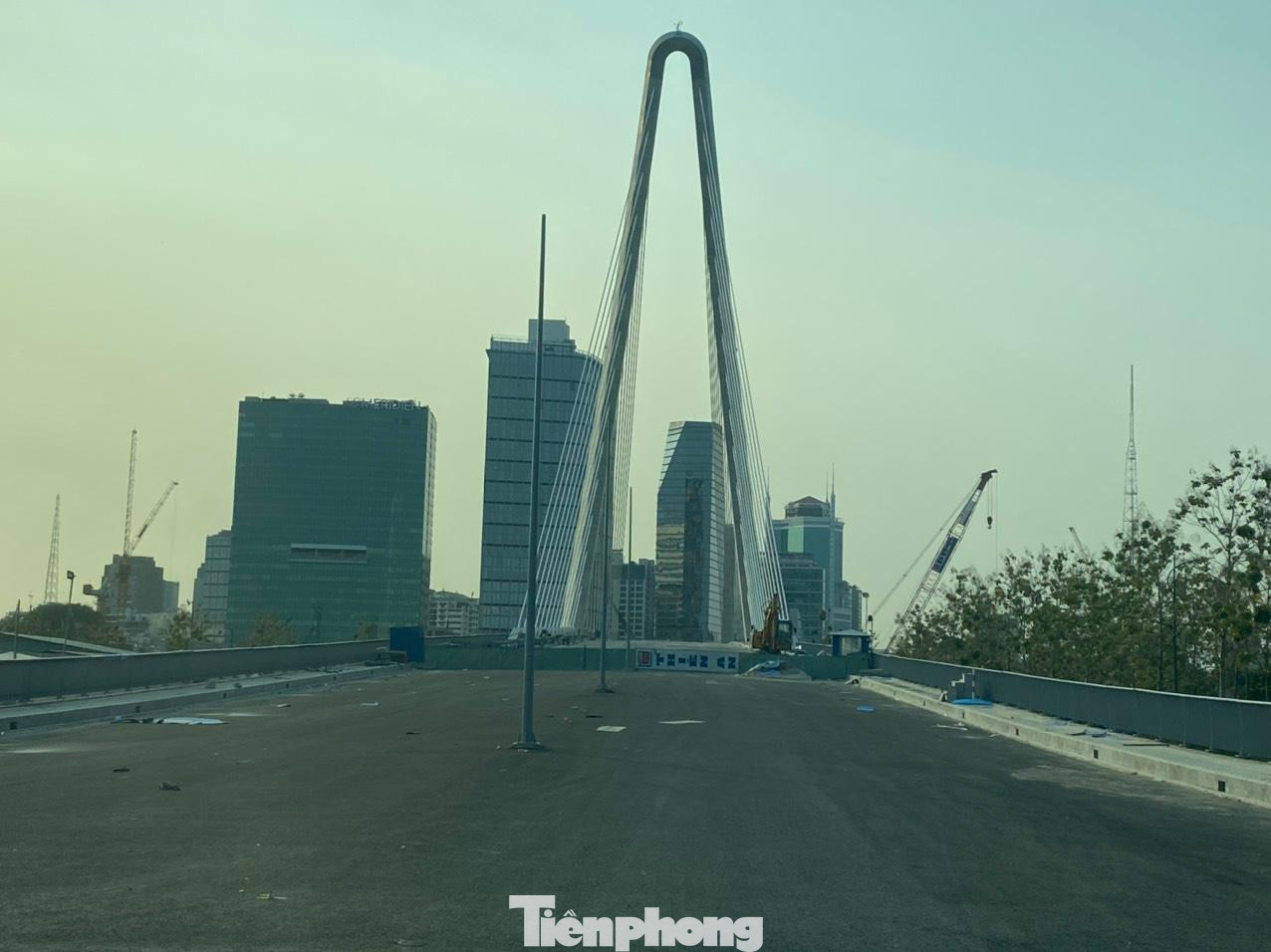 Hiện tại, phía bên bờ TP Thủ Đức đã hoàn thành phần lớn khối lượng thi công. Hiện tại, phía bên bờ TP Thủ Đức đã hoàn thành phần lớn khối lượng thi công.