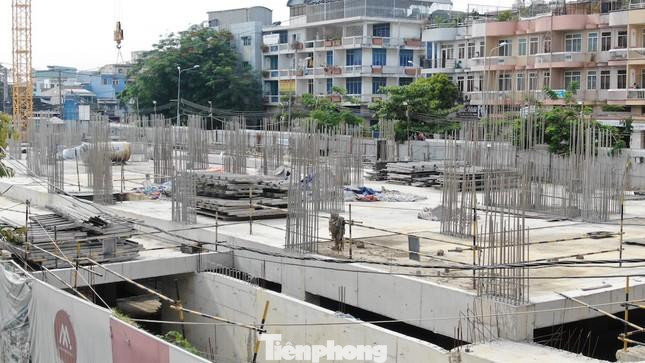 Tại dự án này, Sở Xây dựng TPHCM đã cấp giấy phép xây dựng (phần ngầm) khi chủ đầu tư chưa được cấp giấy chứng nhận quyền sử dụng đất.