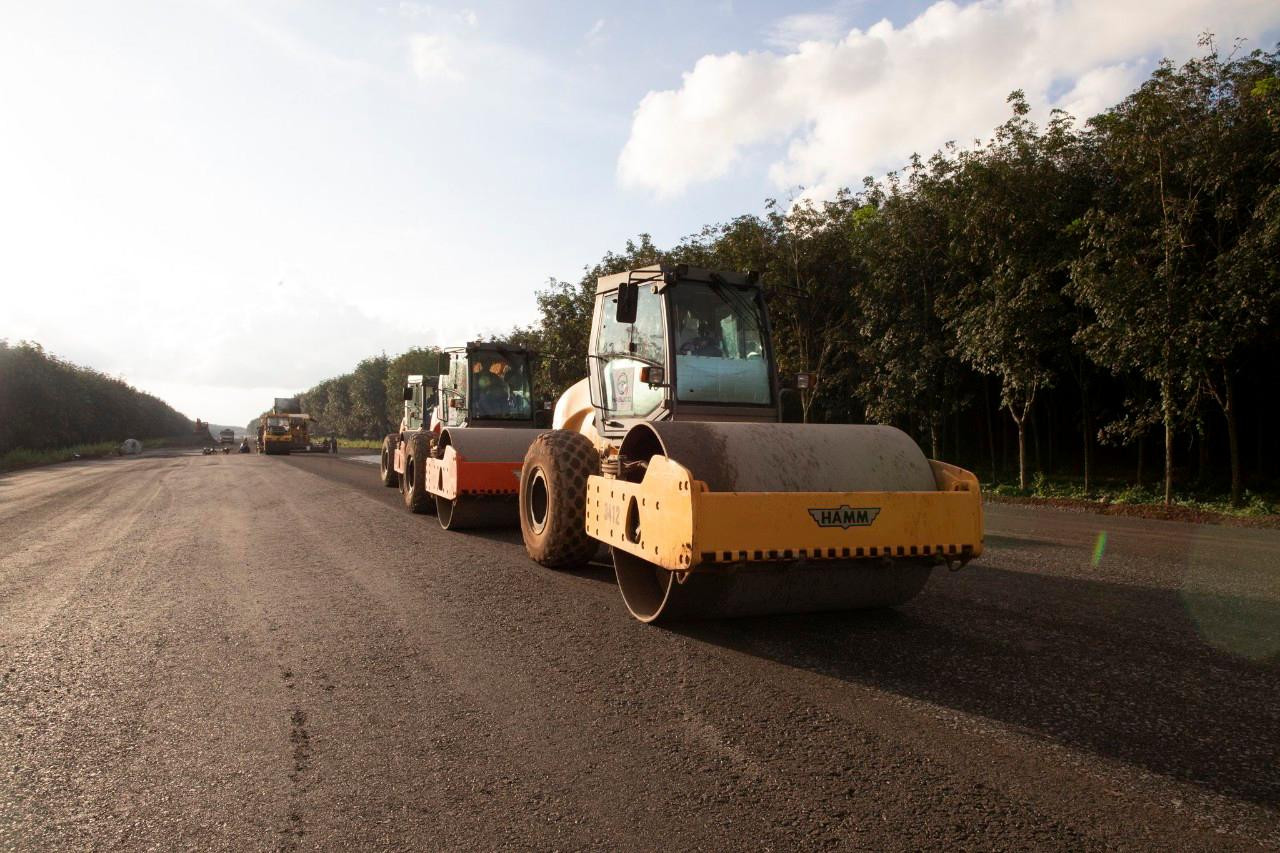Điểm cuối giao với tuyến đường cao tốc TPHCM - Long Thành - Dầu Giây, đoạn thuộc huyện Thống Nhất, tỉnh Đồng Nai.