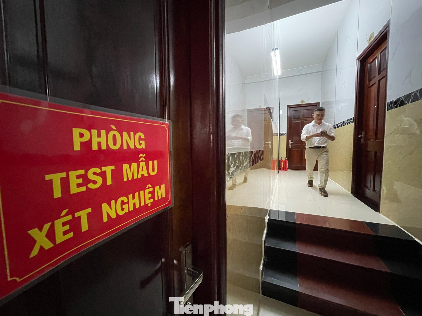 Một phòng test mẫu xét nghiệm COVID-19 được bố trí tại khách sạn Ruby, đường Lê Duẩn, huyện Côn Đảo.