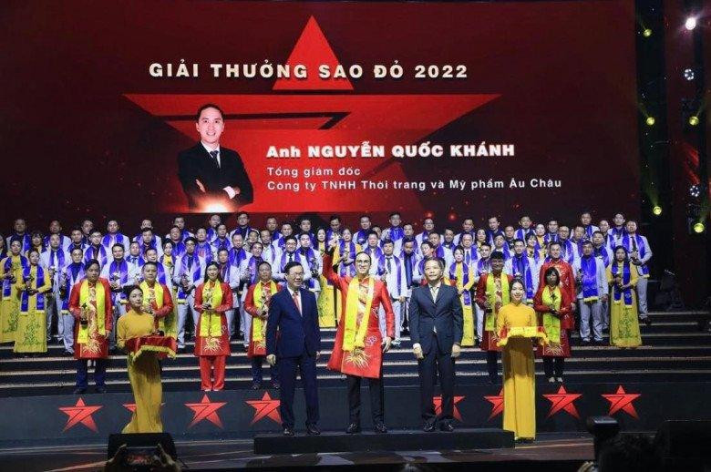 Anh Nguyễn Quốc Khánh - Louis Nguyễn - Tổng Giám đốc Công ty TNHH Thời trang và Mỹ phẩm Âu Châu là 1 trong 10 doanh nhân trẻ xuất sắc nhận giải thưởng Sao Đỏ năm 2022.