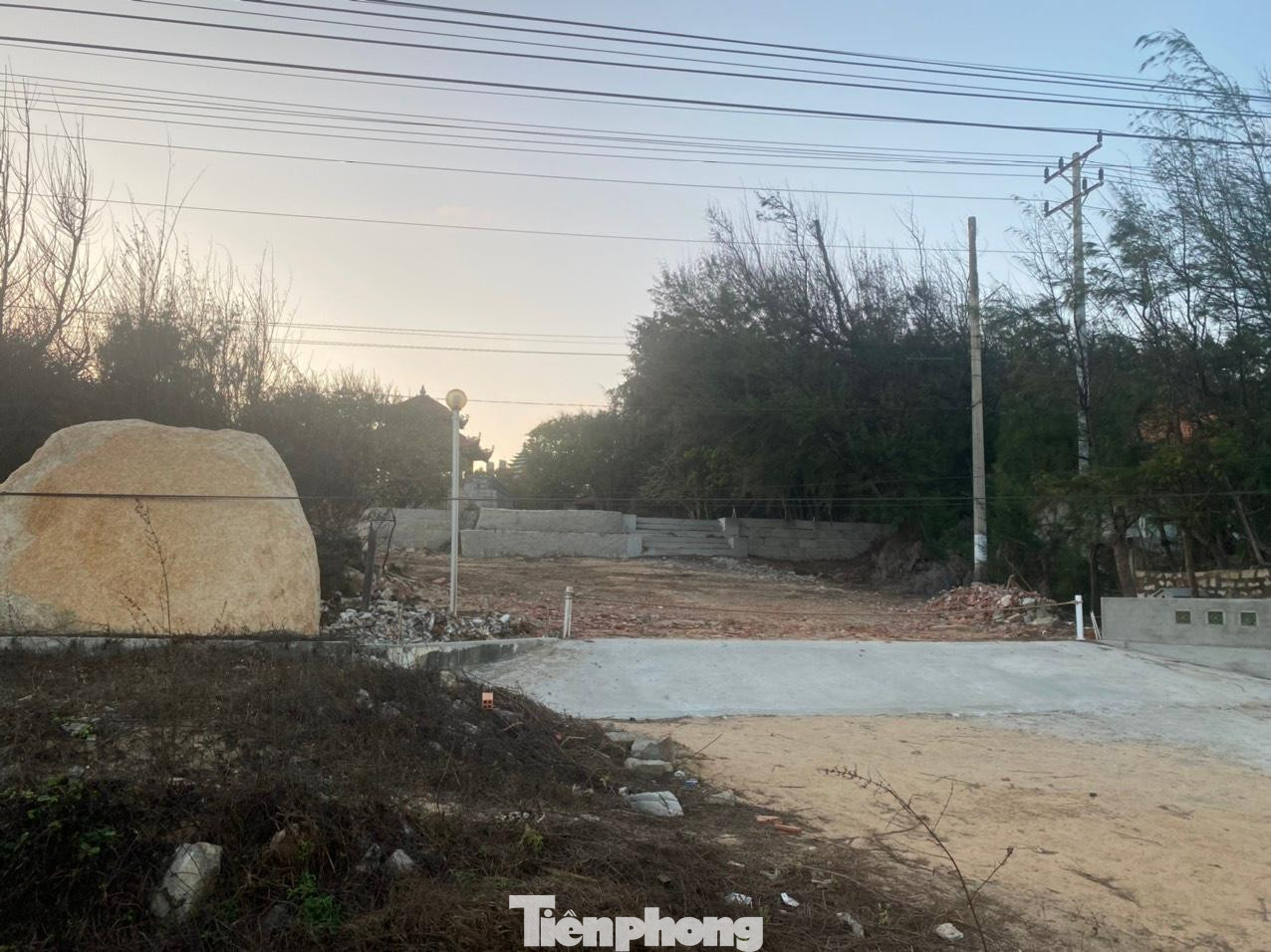 Theo Sở Kế hoạch Đầu tư tỉnh Bình Thuận, ở mũi Kê Gà còn có một số dự án thiếu vốn do khủng hoảng kinh tế. UBND tỉnh Bình Thuận cũng đã giao nhiều sở ngành rà soát để tìm phương án khắc phục, trong đó cũng có thể thu hồi, giao lại cho nhà đầu tư khác. Theo Sở Kế hoạch Đầu tư tỉnh Bình Thuận, ở mũi Kê Gà còn có một số dự án thiếu vốn do khủng hoảng kinh tế. UBND tỉnh Bình Thuận cũng đã giao nhiều sở ngành rà soát để tìm phương án khắc phục, trong đó cũng có thể thu hồi, giao lại cho nhà đầu tư khác.