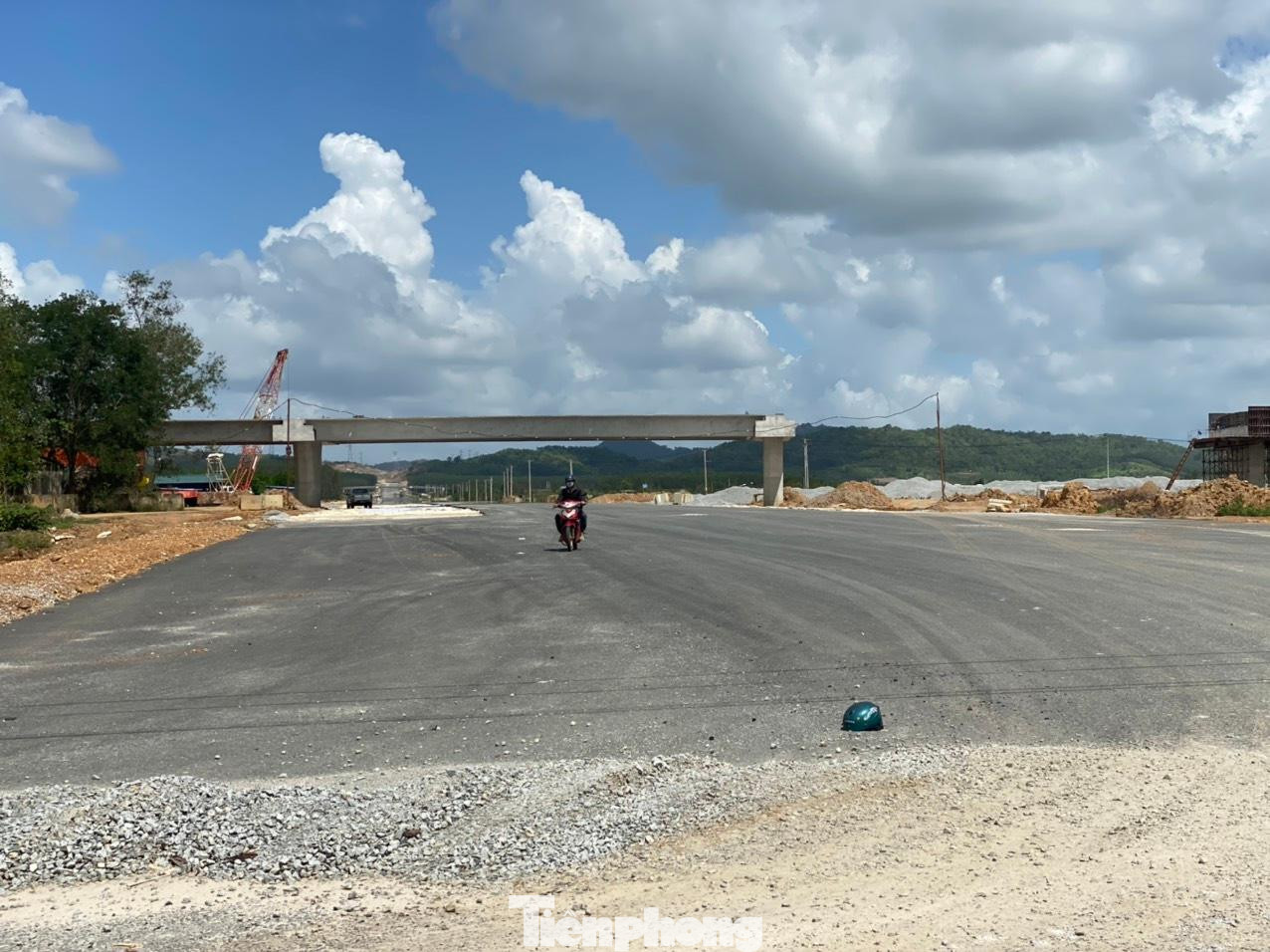 Cao tốc Dầu Giây-Phan Thiết bị chậm tiến độ vì thiếu đất đắp nền.