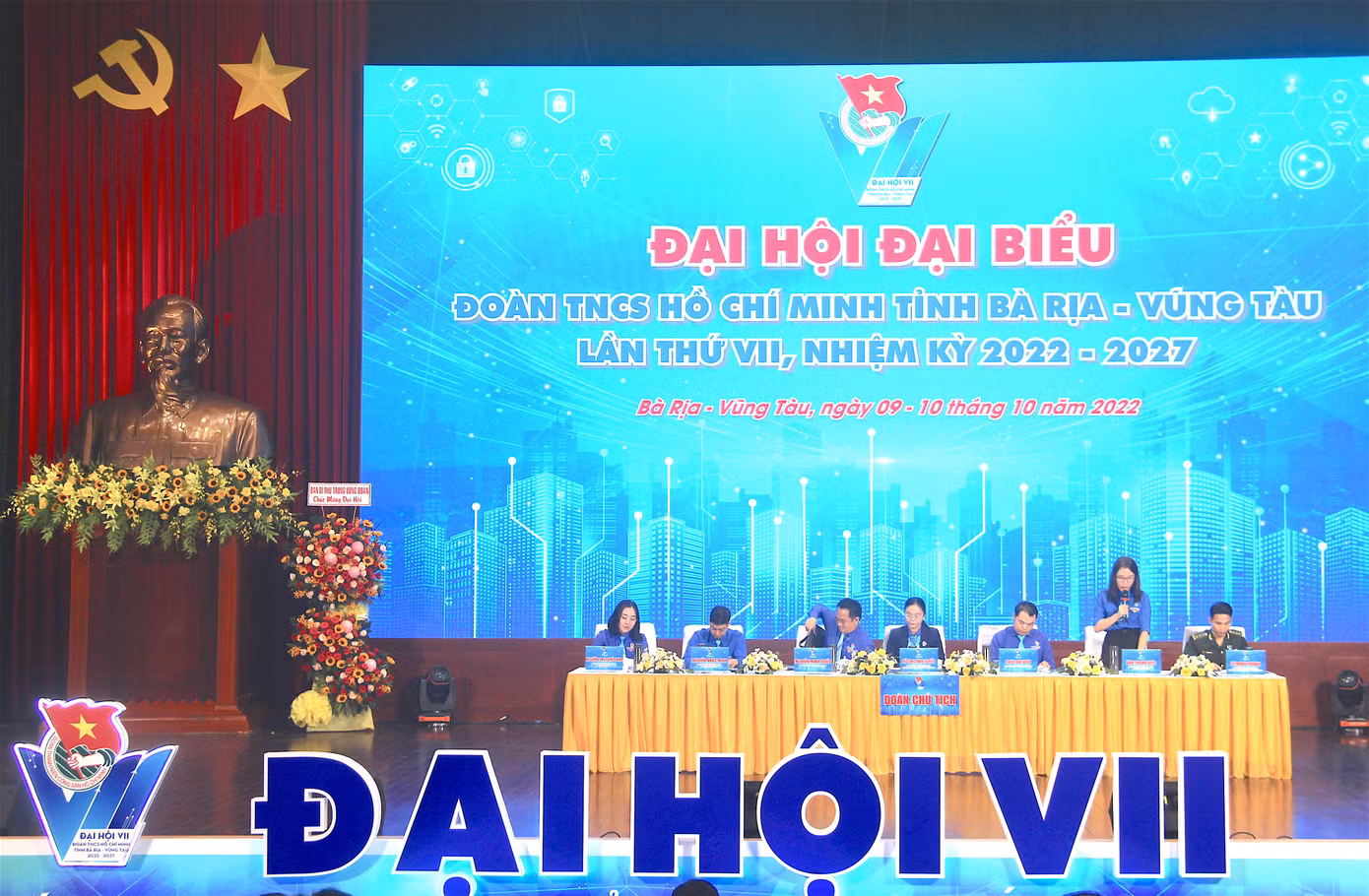 Đoàn Chủ tịch điều hành Đại hội.