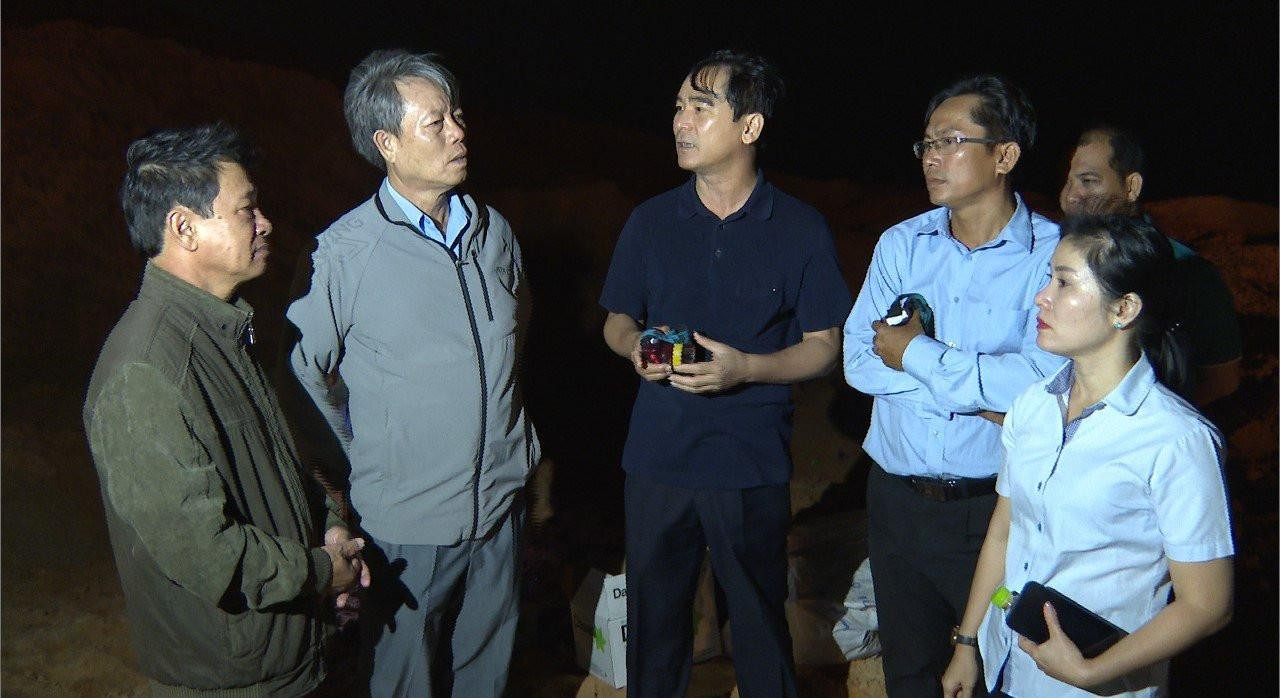 Bí thư Tỉnh ủy Bình Thuận Dương Văn An (thứ 3 từ trái qua) trực tiếp chỉ đạo công tác cứu hộ cứu nạn tại hiện trường. Ảnh: Báo Bình Thuận. Bí thư Tỉnh ủy Bình Thuận Dương Văn An (thứ 3 từ trái qua) trực tiếp chỉ đạo công tác cứu hộ cứu nạn tại hiện trường. Ảnh: Báo Bình Thuận.