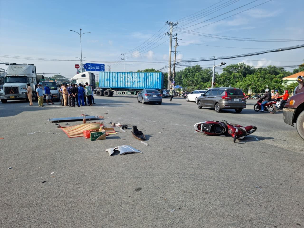 Hiện trường vụ tai nạn tại Km38+200, quốc lộ 51 vào lúc 5 giờ 55 sáng 22/6.