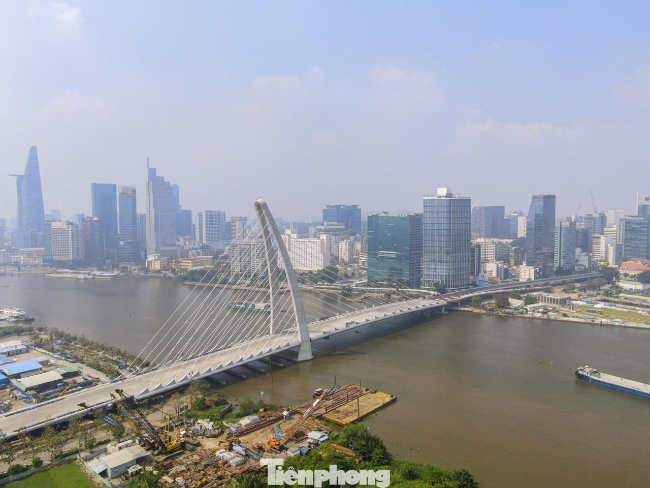 Ngày 5/3, ông Bùi Hòa An - Phó giám đốc Sở Giao thông Vận tải TPHCM cho biết, sở này phối hợp với chủ đầu tư đẩy nhanh tiến độ và tổ chức thông xe cho cầu Thủ Thiêm 2 vào ngày 30/4. Ngày 5/3, ông Bùi Hòa An - Phó giám đốc Sở Giao thông Vận tải TPHCM cho biết, sở này phối hợp với chủ đầu tư đẩy nhanh tiến độ và tổ chức thông xe cho cầu Thủ Thiêm 2 vào ngày 30/4.