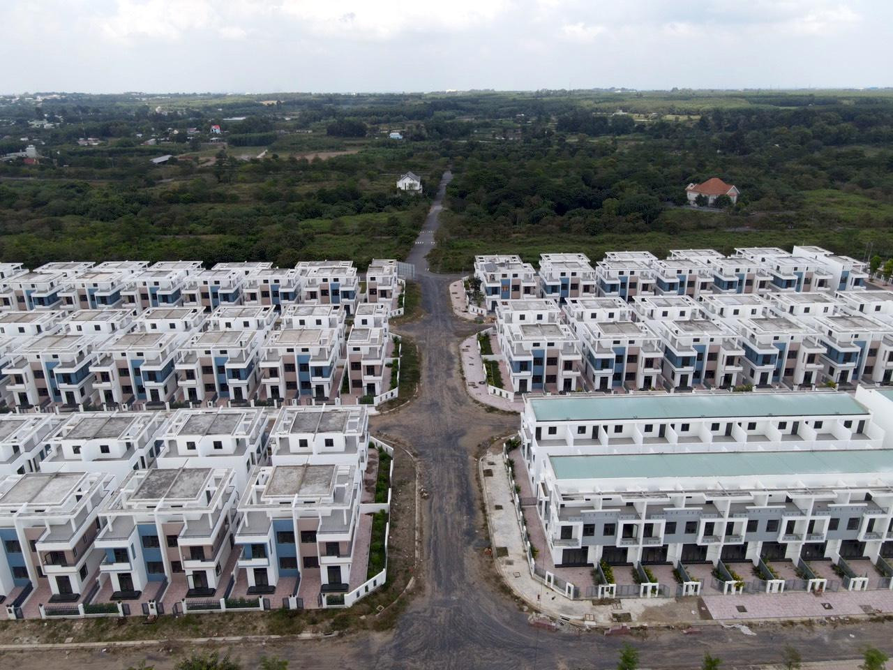 Ngoài ra, UBND tỉnh Đồng Nai còn buộc chủ đầu tư dự án Khu dân cư Tân Thịnh thực hiện tiếp thủ tục giao đất, thuê đất theo quy định. Ngoài ra, UBND tỉnh Đồng Nai còn buộc chủ đầu tư dự án Khu dân cư Tân Thịnh thực hiện tiếp thủ tục giao đất, thuê đất theo quy định.