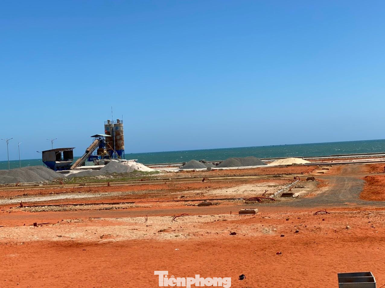 Người dân xung quanh dự án từng phản đối vì áp giá đền bù thấp. Người dân xung quanh dự án từng phản đối vì áp giá đền bù thấp.