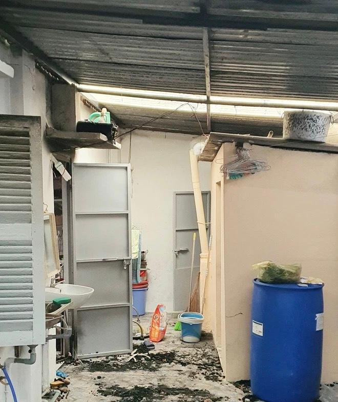 Nhà vệ sinh nơi ông Điệp nôn ói và chết bên trong.