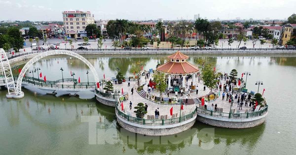 Hải Phòng lần đầu tiên thu ngân sách đạt trên 100.000 tỷ đồng. Hải Phòng lần đầu tiên thu ngân sách đạt trên 100.000 tỷ đồng.