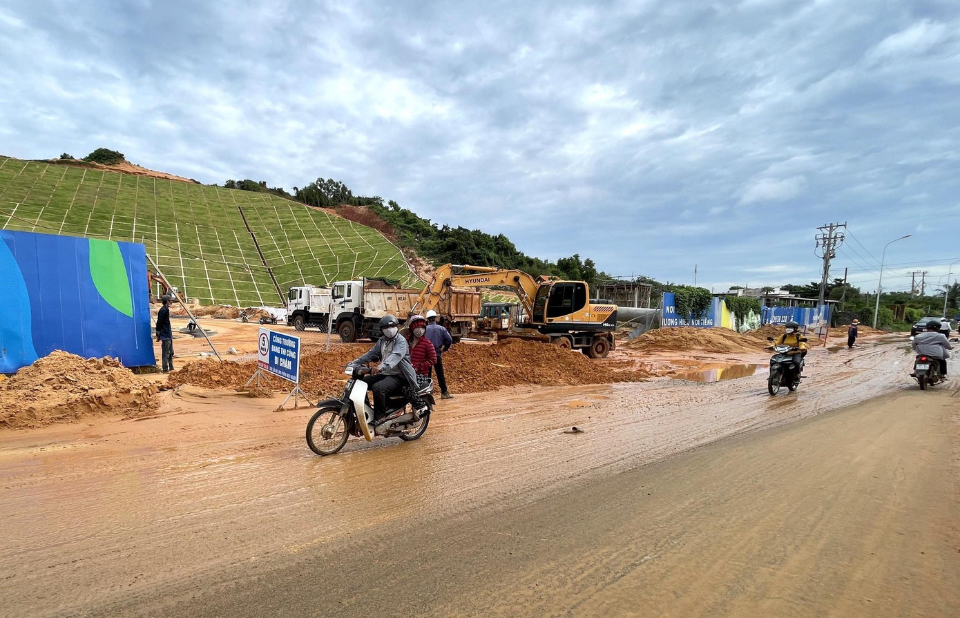 Hiện tại, Sở Giao thông Vận tải tỉnh Bình Thuận tiếp tục theo dõi tình hình thời tiết để kịp thời chỉ đạo, xử lý khi có tình huống khẩn cấp xảy ra.