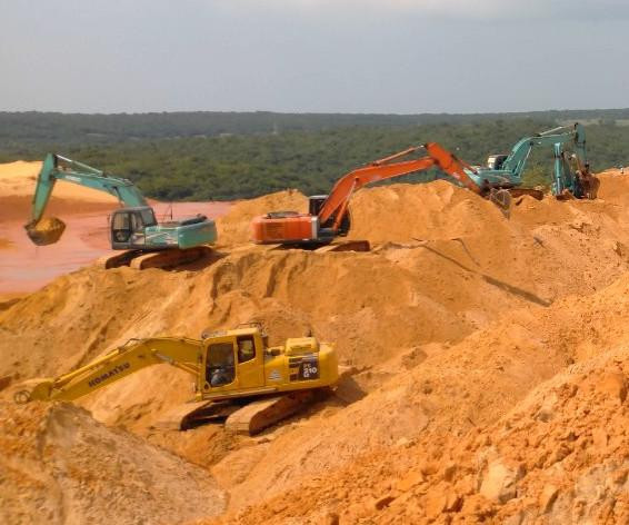 Đồng thời, cơ quan chức năng yêu cầu cung cấp toàn bộ hồ sơ, tài liệu liên quan đến việc khai thác, hoạt động của công ty để phục vụ công tác điều tra.