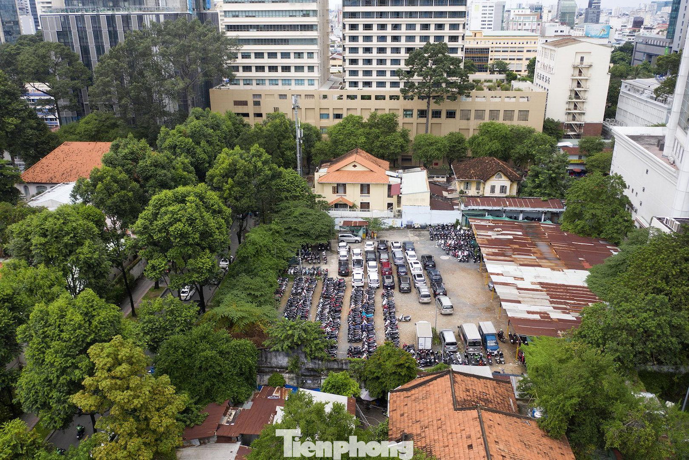 Hai bên ký kết hợp đồng hợp tác vào ngày 12/11/2015. Chỉ vài ngày sau đó, Công ty TNHH Thương mại Dịch vụ Xây dựng Việt Hân Sài Gòn được thành lập với quy mô vốn điều lệ 800 tỷ đồng, và người đại diện pháp luật là ông Đinh Trường Chinh. Hai bên ký kết hợp đồng hợp tác vào ngày 12/11/2015. Chỉ vài ngày sau đó, Công ty TNHH Thương mại Dịch vụ Xây dựng Việt Hân Sài Gòn được thành lập với quy mô vốn điều lệ 800 tỷ đồng, và người đại diện pháp luật là ông Đinh Trường Chinh.