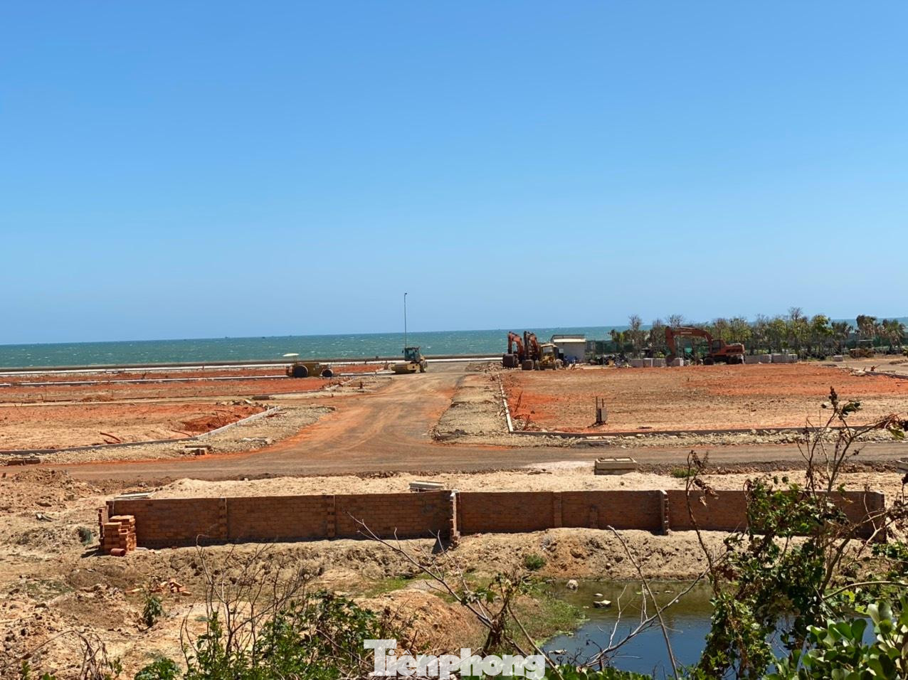 Công ty Trường Phúc Hải đã mở bán dự án Hamubay Phan Thiết từ tháng 11/2018 nhưng đến nay vẫn chỉ là bãi đất trống. Công ty Trường Phúc Hải đã mở bán dự án Hamubay Phan Thiết từ tháng 11/2018 nhưng đến nay vẫn chỉ là bãi đất trống.