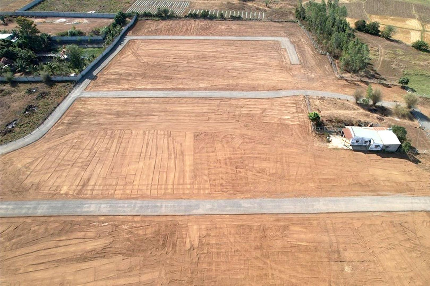 Nhiều khu đất nông nghiệp ở Bà Rịa-Vũng Tàu bị xẻ thịt, làm đường trái phép.