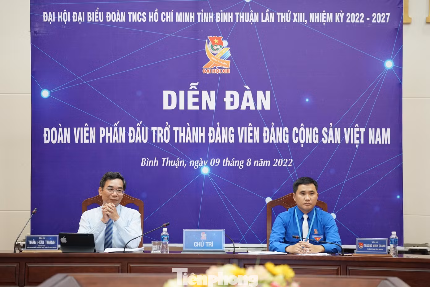 Ông Trần Hữu Thành - Tỉnh ủy viên, Phó Trưởng ban Thường trực Ban tổ chức Tỉnh ủy Bình Thuận và anh Trương Minh Quang - Phó Bí thư Tỉnh Đoàn Bình Thuận chủ trì diễn đàn. Ông Trần Hữu Thành - Tỉnh ủy viên, Phó Trưởng ban Thường trực Ban tổ chức Tỉnh ủy Bình Thuận và anh Trương Minh Quang - Phó Bí thư Tỉnh Đoàn Bình Thuận chủ trì diễn đàn.